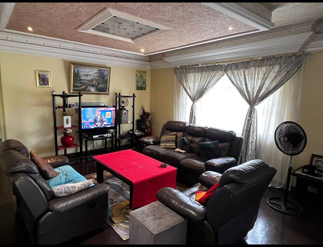 4 BEDROOM HOUSE FOR SALE IN SEA VIEW